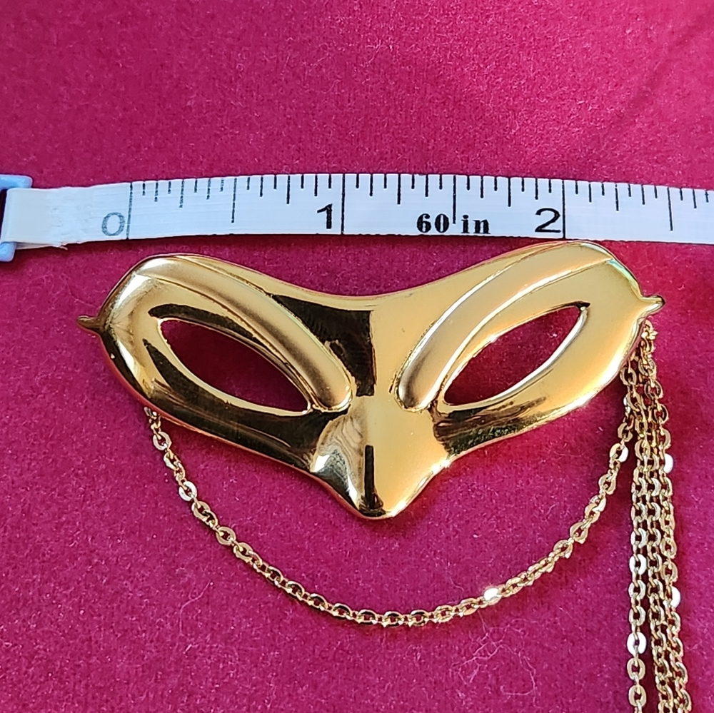 MASQUERADE BALL MASK PIN ~ GOLD TONE ~ VINTAGE ~ - Picture 5 of 5